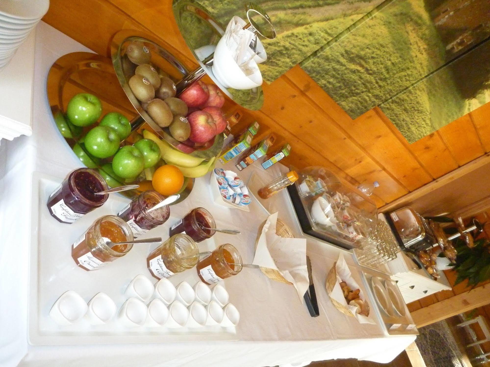 Valery Hotel 2*